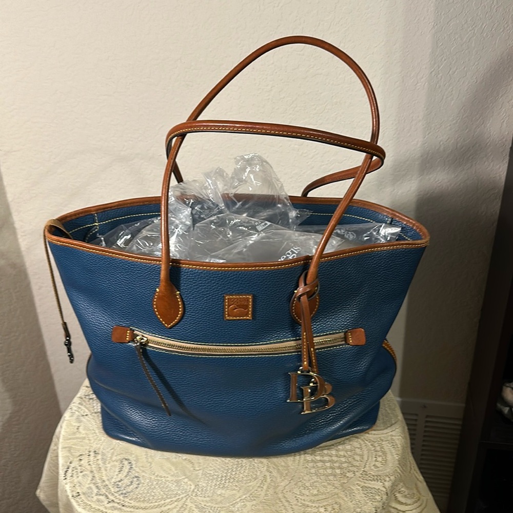 Dooney & Bourke Tote